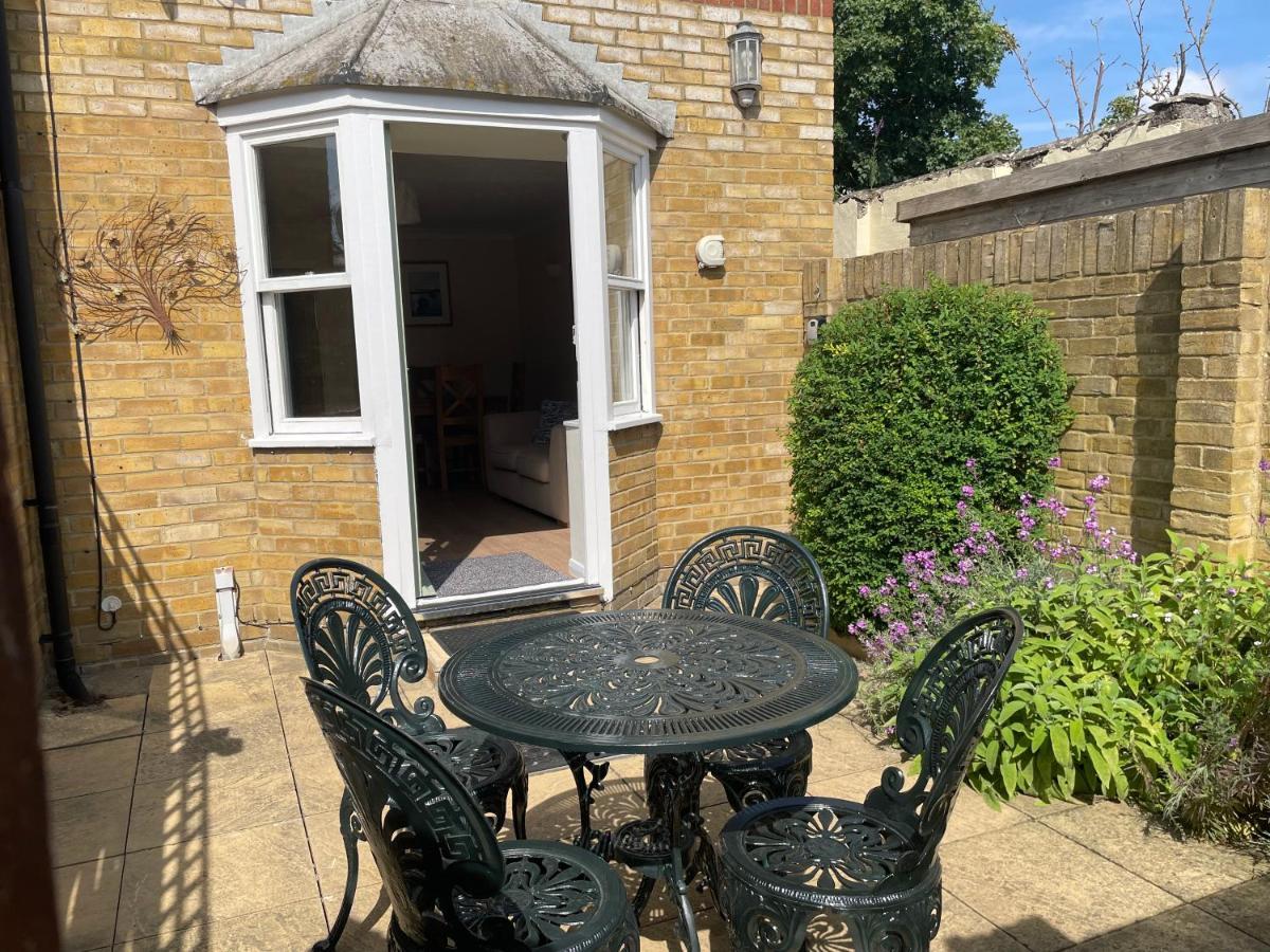 Courtyard House, With Parking And Patio Garden Villa Whitstable Eksteriør bilde