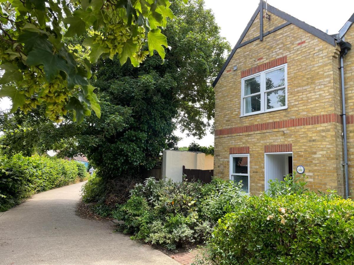 Courtyard House, With Parking And Patio Garden Villa Whitstable Eksteriør bilde
